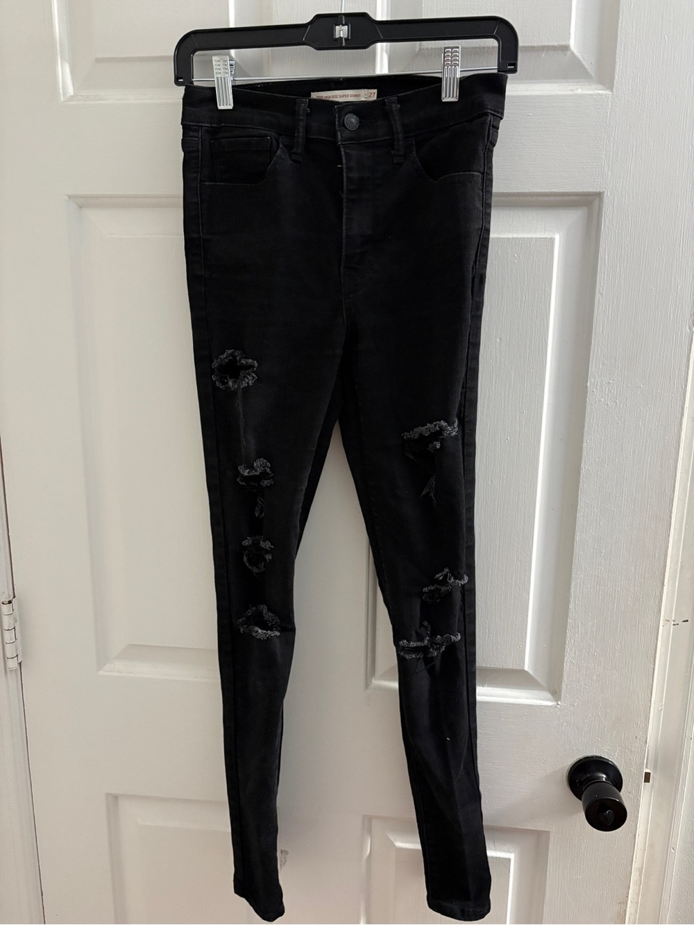 Levi's Black Distressed Women's Skinny Jeans